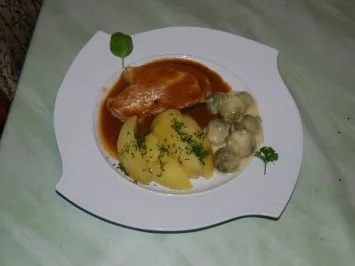 Putenbrust im Bratschlauch mit Rosenkohl und Salzkartoffeln - Rezept