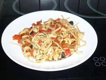 Bandnudeln mit Hähnchenbrust und get. Tomaten - Rezept