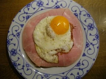 Spiegelei auf Schinkentoast - Rezept