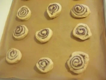 Hefeschnecken mit Haselnuss-Nougat-Füllung - Rezept - Bild Nr. 4