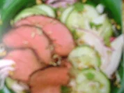 Rinderfilet auf Fenchel-Gurken-Salat - Rezept