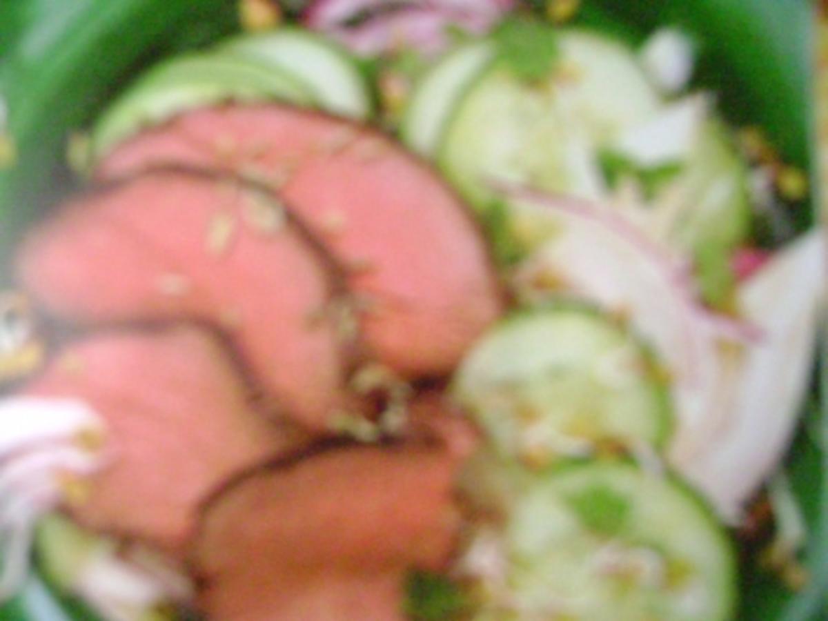 Rinderfilet auf Fenchel Gurken Salat - schnell &amp; einfach - 66 kcal/100g