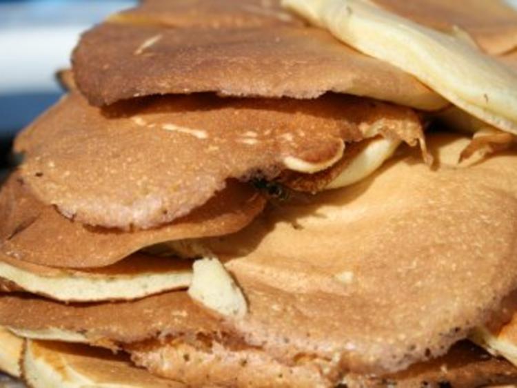 Pancakes mit Ei und Zucker Rezept mit Bild kochbar.de