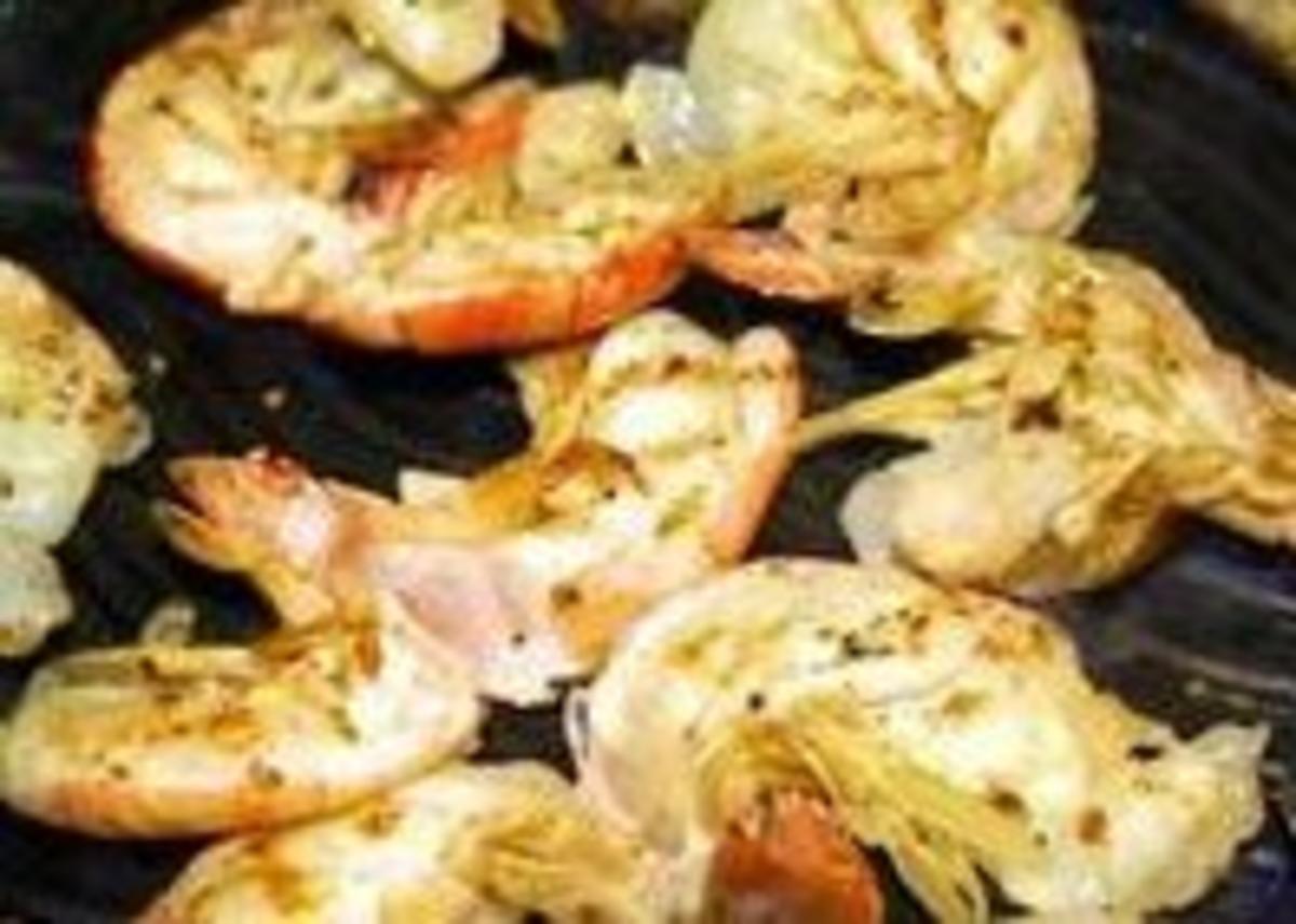 Gegrillte Riesengarnelen mit pikanter Kokos-Curry-Sauce und Mienudeln ...