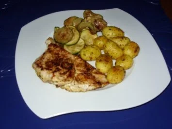 Putenschnitzel mit Rosmarinkartoffeln und gebratenen Zucchinis - Rezept - Bild Nr. 5