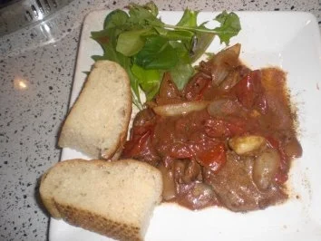 Lamm mit Zwiebelsahnesoße - Rezept