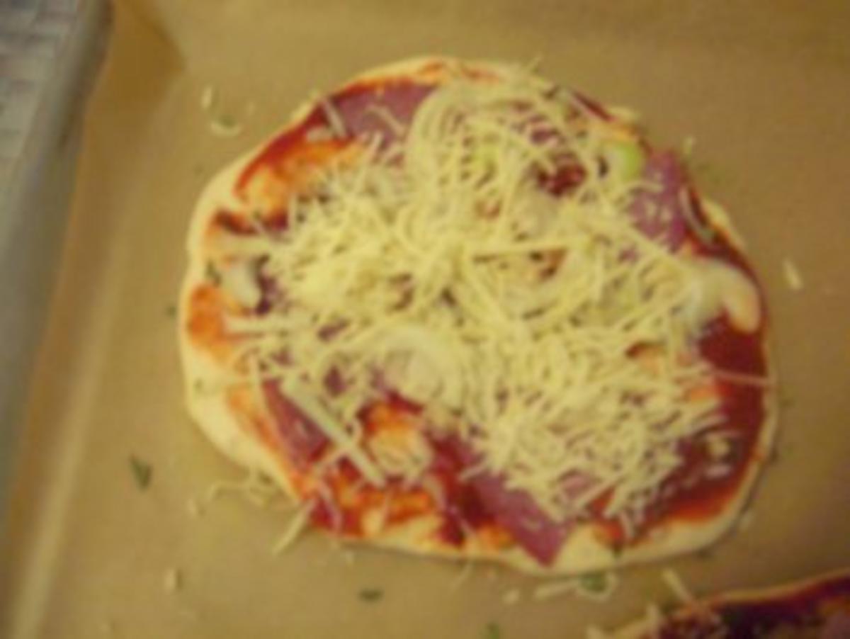 Pizzachen mit 2 unterschiedlichen Belägen - Rezept - Bild Nr. 6