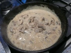 Pizzakatzes Chickenburger mit Waldpilzen und Estragon - Rezept - Bild Nr. 2