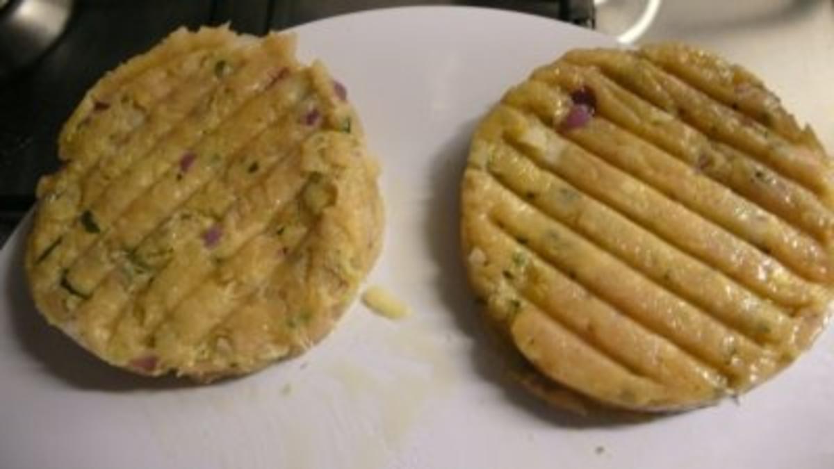 Pizzakatzes Chickenburger mit Waldpilzen und Estragon - Rezept - Bild Nr. 3