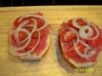 Tatarbrötchen unter einer Käsehaube - Rezept - Bild Nr. 5