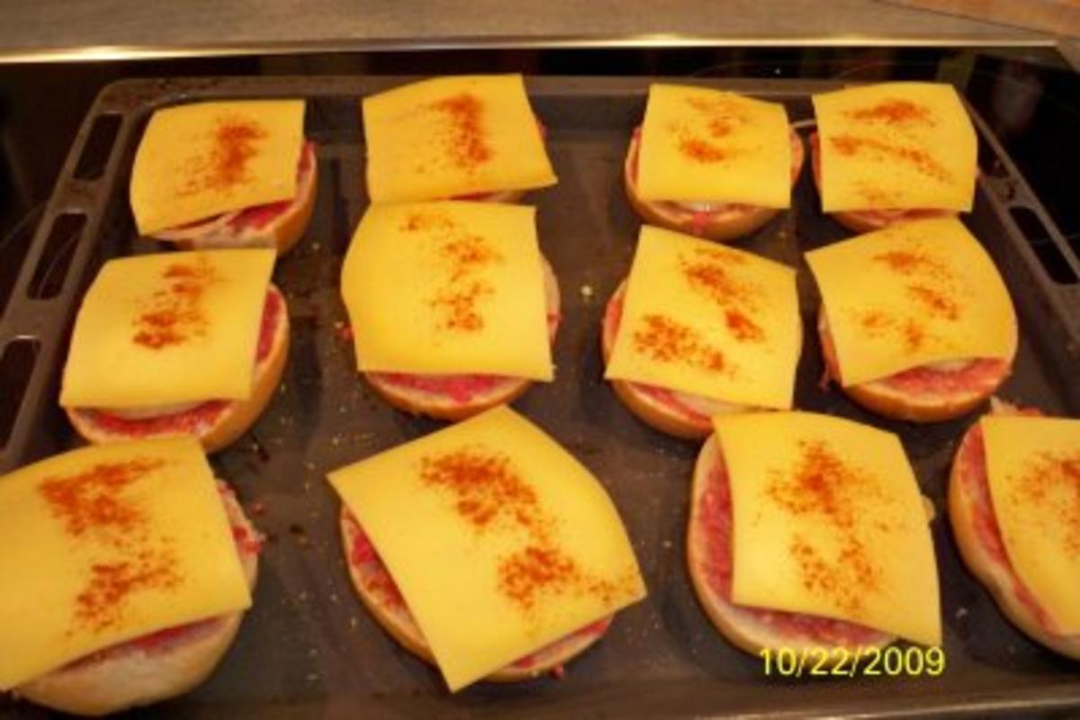 Tatarbrötchen unter einer Käsehaube - Rezept - Bild Nr. 2