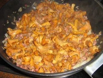 Jäger-Schnitzel mit Spätzle aus der Pfanne - Rezept - Bild Nr. 7