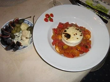 Warmer Ziegenkäse auf Paprikaragout - Rezept