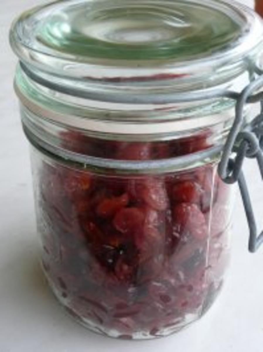Cranberry-Likör mit Tonkabohne - Rezept - Bild Nr. 11