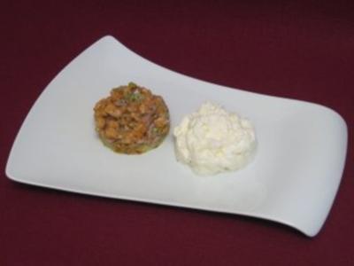 Rezept: Lachstatar auf Kartoffelrösti mit Meerrettichschaum Lachstatar auf Kartoffelrösti mit Meerrettichschaum - Rezept