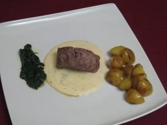 Rinderfilet in Gorgonzola-Soße mit zweierlei Beilagen - Rezept