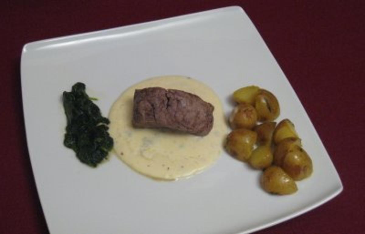 Rinderfilet in Gorgonzola-Soße mit zweierlei Beilagen - Rezept - kochbar.de