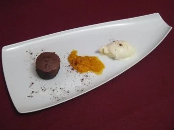 Schokoladentörtchen mit flüssigem Kern und Minzeis - Rezept