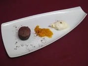 Schokoladentörtchen mit flüssigem Kern und Minzeis - Rezept