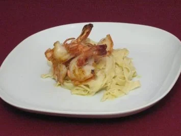 Rezept: Tagliatelle in Trüffelbutter mit Garnelen Tagliatelle in Trüffelbutter mit Garnelen - Rezept