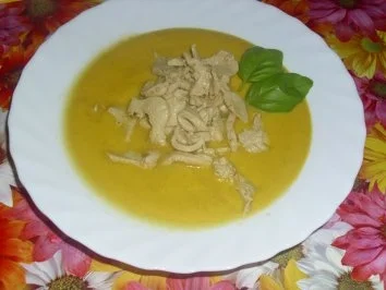Rezept: Gelbe Paprika-Cremesuppe mit Hähnchen Gelbe Paprika-Cremesuppe mit Hähnchen - Rezept