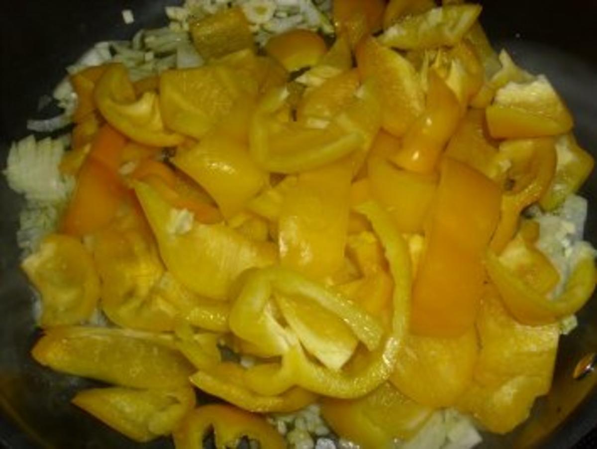 Gelbe Paprika-Cremesuppe mit Hähnchen - Rezept - Bild Nr. 3