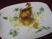 Stapelfisch mit Bananen-Ananas-Chutney auf Fenchel-Carpaccio - Rezept