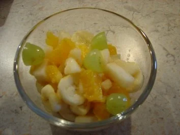 Rezept: Obstsalat mit Ron Miel (Rum mit Honig) Obstreste mußten gegessen werden... Obstsalat mit Ron Miel (Rum mit Honig) Obstreste mußten gegessen werden... - Rezept