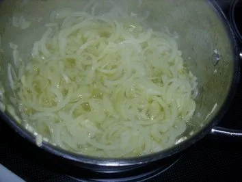 Zwiebelsuppe mit Croûtons und Bergkäse - Rezept - Bild Nr. 2