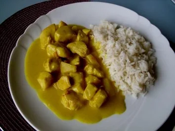 Rezept: Hähnchen in Curry mit Ananas Hähnchen in Curry mit Ananas - Rezept