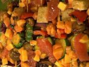 Papaya-Grapefruit-Salat mit Gemüse-Tofuspießen - Rezept