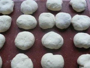 Rezept: Pizzakatzes Sonntagsknusperle Bild Nr. 3 Pizzakatzes Sonntagsknusperle - Rezept - Bild Nr. 3