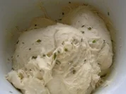 Beilage; Pizzabrötchen mit Kräutern - Rezept