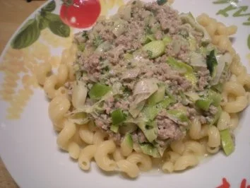 HAUPTGANG- "Lauchnudeln mit Käsesauce" - Rezept