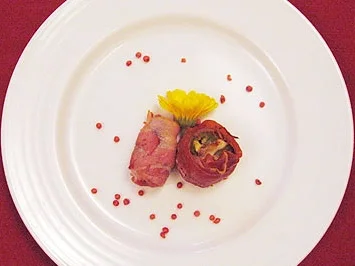 Rezept: Datteln und Feigen im Speckmantel gefüllt mit Ziegenkäse Datteln und Feigen im Speckmantel gefüllt mit Ziegenkäse - Rezept