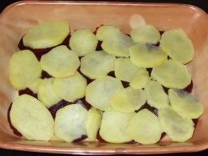 Rezept: Vegetarisches - Kartoffel-Auflauf mit Roter Bete und anderem Gemüse Bild Nr. 3 Vegetarisches - Kartoffel-Auflauf mit Roter Bete und anderem Gemüse - Rezept - Bild Nr. 3