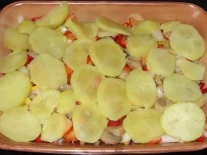 Rezept: Vegetarisches - Kartoffel-Auflauf mit Roter Bete und anderem Gemüse Bild Nr. 5 Vegetarisches - Kartoffel-Auflauf mit Roter Bete und anderem Gemüse - Rezept - Bild Nr. 5