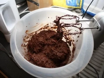 Schokomuffins mit Preiselbeer-Chili-Füllung - Rezept - Bild Nr. 2