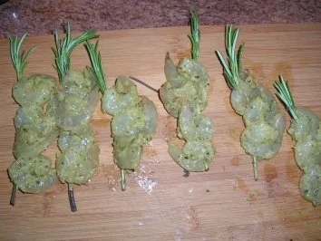 Knoblauchsuppe mit Garnelspießen  (siehe Fotos, wenn diese denn mal geladen werden!) - Rezept - Bild Nr. 2