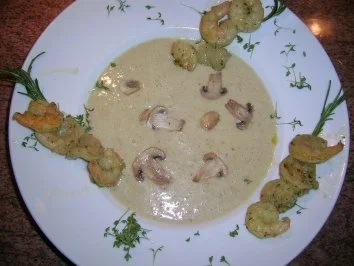 Knoblauchsuppe mit Garnelspießen  (siehe Fotos, wenn diese denn mal geladen werden!) - Rezept