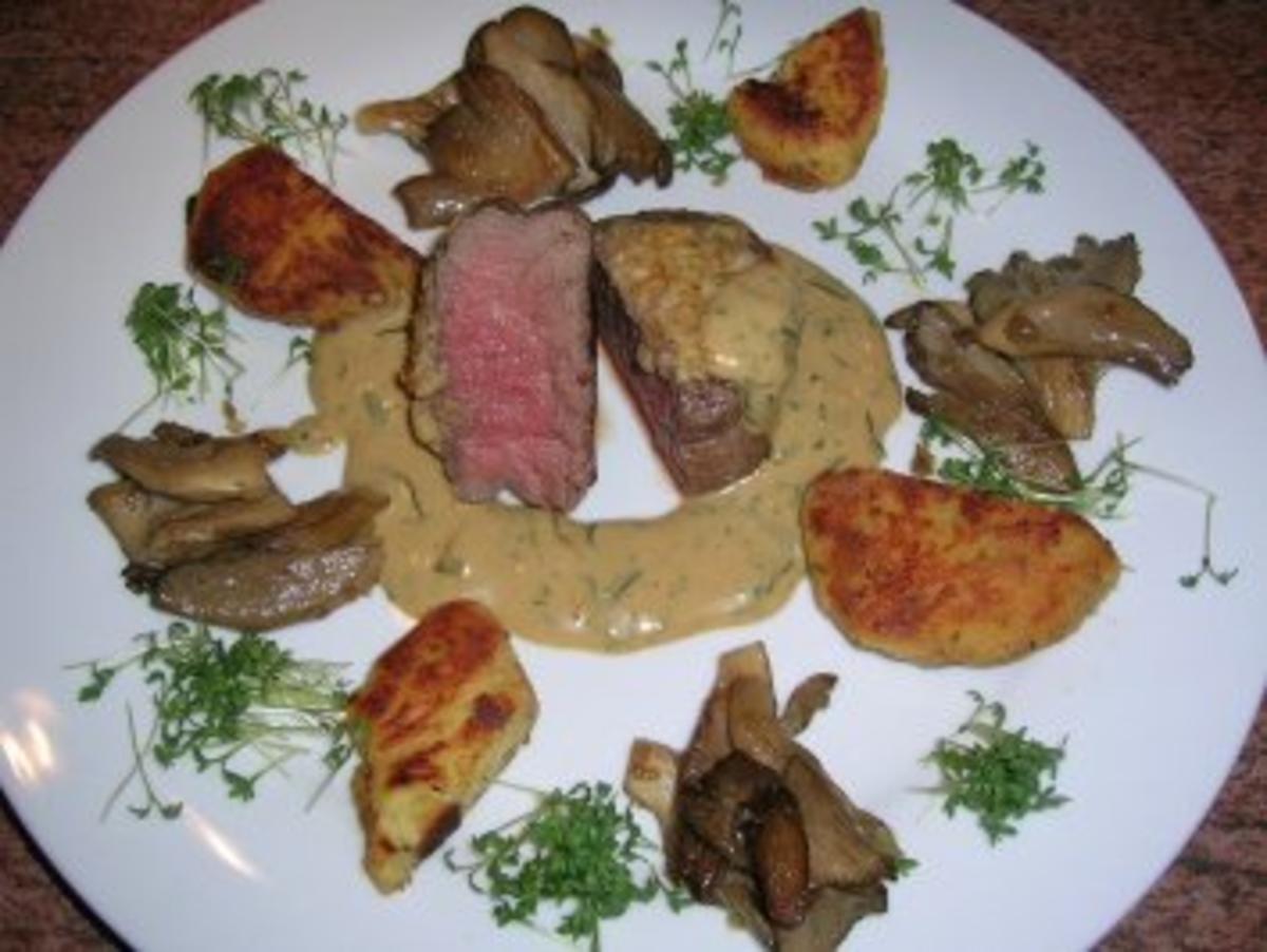 Pochiertes Rinderfilet mit Estragonsauce an Grießplätzchen  (tolles Essen für Gäste) - Rezept