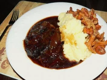 Brasilianische Rinderbraten mit Pfiferlinge,Püree oder Erbsen - Rezept