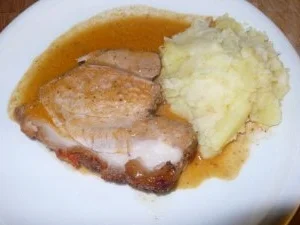 Rezept: Pizzakatzes Schweinekrustenbraten auf Gemüsebett Pizzakatzes Schweinekrustenbraten auf Gemüsebett - Rezept