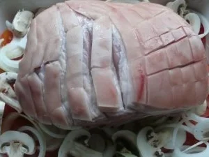 Rezept: Pizzakatzes Schweinekrustenbraten auf Gemüsebett Bild Nr. 4 Pizzakatzes Schweinekrustenbraten auf Gemüsebett - Rezept - Bild Nr. 4