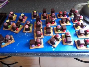 Rezept: Geburtstagskuchen mit Eisenbahn für Kinder Bild Nr. 4 Geburtstagskuchen mit Eisenbahn für Kinder - Rezept - Bild Nr. 4