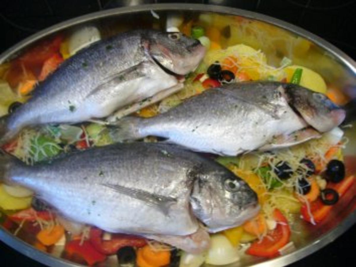 Fisch --- Dorade auf Gemüse im Backofen - Rezept - kochbar.de