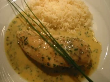 Rezept: Hühnerbrüstchen an Schnittlauchrahmsauce Hühnerbrüstchen an Schnittlauchrahmsauce - Rezept