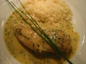 Hühnerbrüstchen an Schnittlauchrahmsauce - Rezept