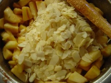 Bratapfel-Kuchen mit Mandeln und Streuseln... - Rezept - Bild Nr. 4