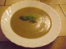 Auberginensuppe mit frischem Basilikum